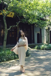 YiTuYu Art Language Vol.10311 Xiao U: A Stunning 36-Photo Gallery of Modern Aesthetic Photography - image 24
