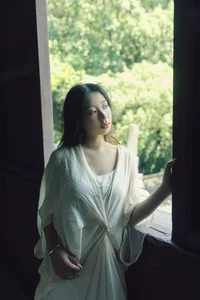 YiTuYu Art Language Vol.10311 Xiao U: A Stunning 36-Photo Gallery of Modern Aesthetic Photography - image 7