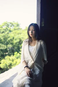 YiTuYu Art Language Vol.10311 Xiao U: A Stunning 36-Photo Gallery of Modern Aesthetic Photography - image 34