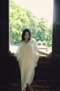YiTuYu Art Language Vol.10311 Xiao U: A Stunning 36-Photo Gallery of Modern Aesthetic Photography - image 19