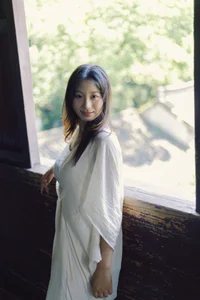 YiTuYu Art Language Vol.10311 Xiao U: A Stunning 36-Photo Gallery of Modern Aesthetic Photography - image 11