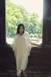 YiTuYu Art Language Vol.10311 Xiao U: A Stunning 36-Photo Gallery of Modern Aesthetic Photography - image 17