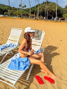 Coffee Prince Star Stuns Fans With Ageless Beauty and Incredible Fitness in Bikini Photos - image 6