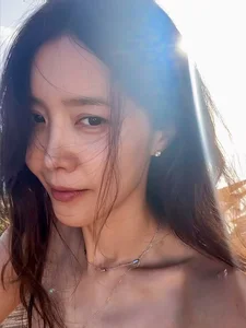 Coffee Prince Star Stuns Fans With Ageless Beauty and Incredible Fitness in Bikini Photos - image 10
