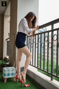 Sophisticated Style: IESS Collection Featuring Yu Xi's Latest Look - image 0