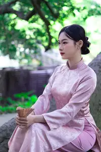 Discover the Grace of Vietnamese Women – A Symbol of Traditional Elegance. - image 2