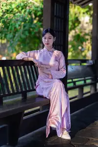 Discover the Grace of Vietnamese Women – A Symbol of Traditional Elegance. - image 1