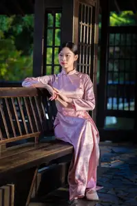 Discover the Grace of Vietnamese Women – A Symbol of Traditional Elegance. - image 4