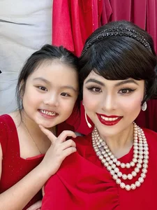 Actress Van Trang’s Emotional Struggle: Balancing Career and Motherhood Backstage - image 2