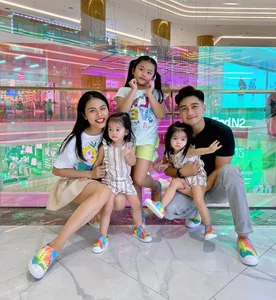 Actress Van Trang’s Emotional Struggle: Balancing Career and Motherhood Backstage - image 0