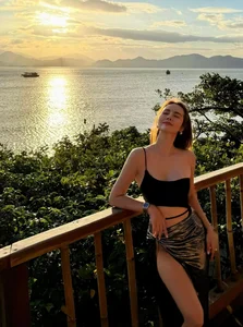 Huyen Lizzie Showcases Bold Style and Fitness at Age 35 - image 8