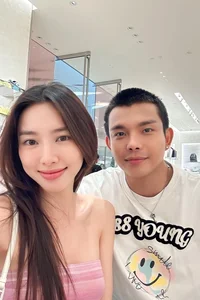 Tran Bao Son Enjoys Multi-Generational Thailand Vacation - image 1