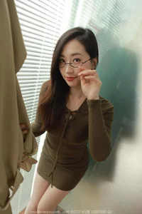 IESS Hip-Hugging Skirt and Nude Stockings Fashion Gallery Part 2 - image 4