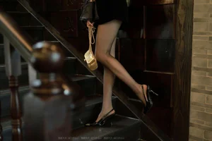 IESS Jiaye Goddess Descends: Elegant Leg Model and Stocking Gallery - image 15
