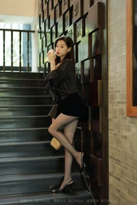 IESS Jiaye Goddess Descends: Elegant Leg Model and Stocking Gallery - image 2