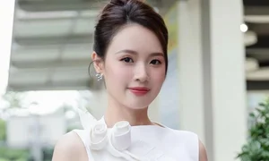 Elegant and Professional: Midu’s Sophisticated University Lecturer Fashion Style - image 6