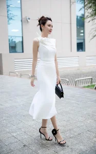 Elegant and Professional: Midu’s Sophisticated University Lecturer Fashion Style - image 1