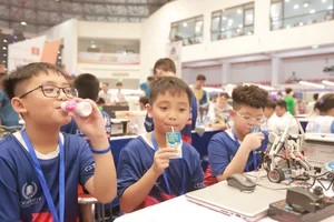 Vinamilk Empowers Young Champions at the Robotacon WRO 2023 Competition - image 0