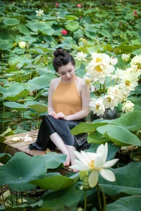 Elegant Portrait Gallery of the Gentle and Beautiful Nguyen Ha Phuong - image 13