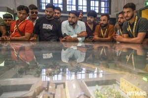 Indian Billionaire Brings Massive 4,500-Guest Tour to Hanoi - image 3