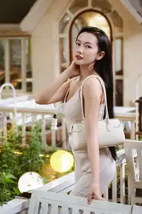 VGU No.182: Discover the elegant modern style of a confident girl with stylish glasses and a contemporary outfit - image 2