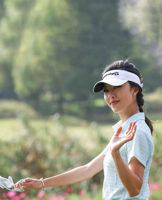Meet the Stunning Chinese Female Golfer Redefining Sports and Style