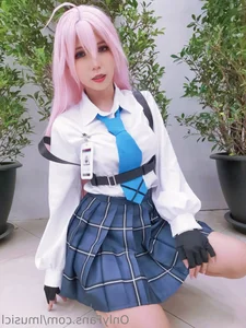 Stunning Takanashi Hoshino Cosplay by Lmusicl - Blue Archive Character Photography and Costume Inspiration - image 4