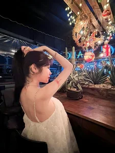 Elly Tran's Style Secrets: How to Look Youthful and Chic Without Relying on Luxury Brands - image 1