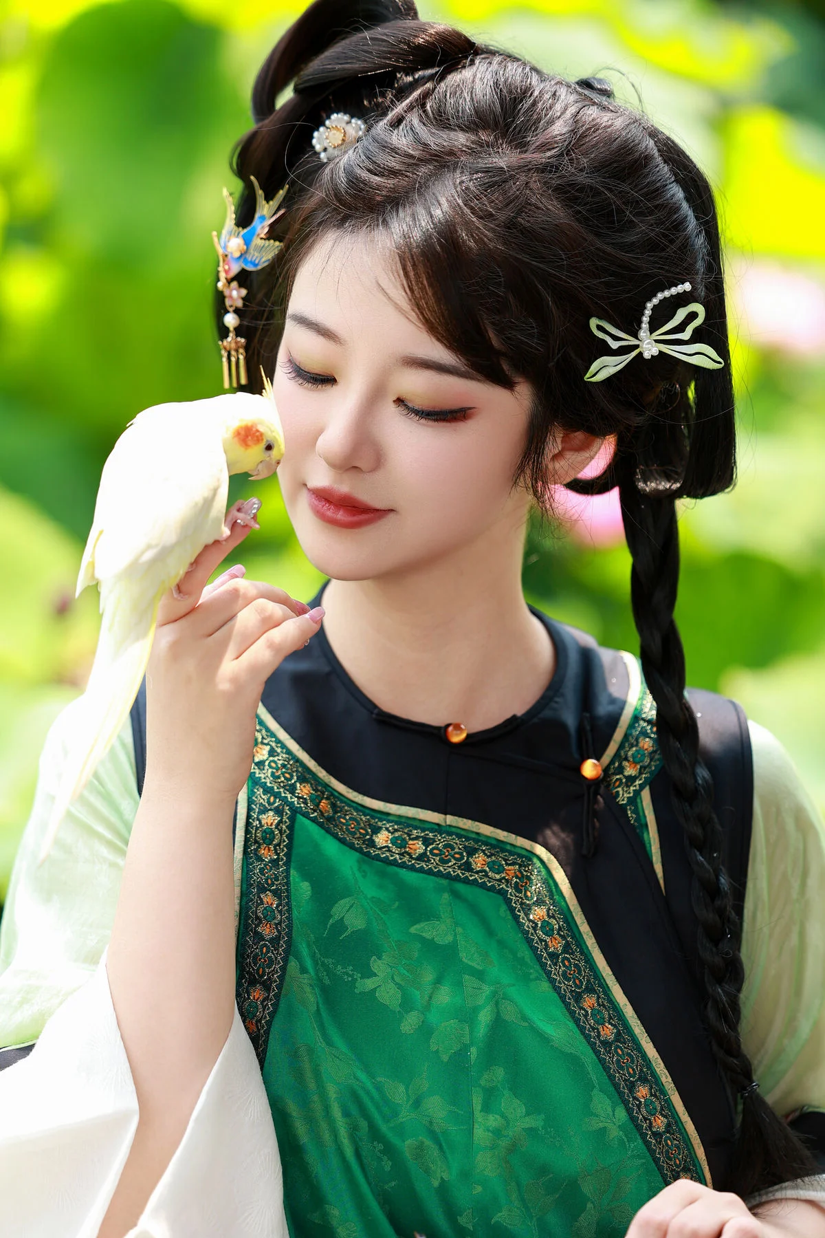 YiTuYu Vol.7399: Artistic Portraits of Bu Ke Ai De He He Miao - Art Language Photography Collection