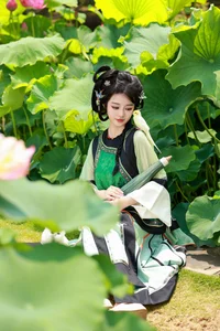 YiTuYu Vol.7399: Artistic Portraits of Bu Ke Ai De He He Miao - Art Language Photography Collection - image 52