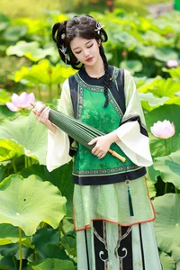 YiTuYu Vol.7399: Artistic Portraits of Bu Ke Ai De He He Miao - Art Language Photography Collection - image 38