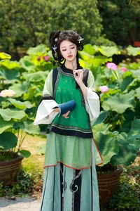 YiTuYu Vol.7399: Artistic Portraits of Bu Ke Ai De He He Miao - Art Language Photography Collection - image 2