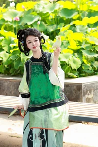 YiTuYu Vol.7399: Artistic Portraits of Bu Ke Ai De He He Miao - Art Language Photography Collection - image 35