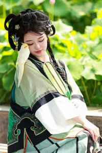 YiTuYu Vol.7399: Artistic Portraits of Bu Ke Ai De He He Miao - Art Language Photography Collection - image 42