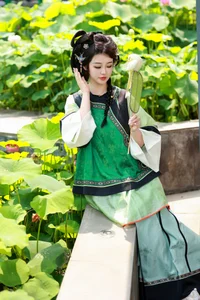 YiTuYu Vol.7399: Artistic Portraits of Bu Ke Ai De He He Miao - Art Language Photography Collection - image 30