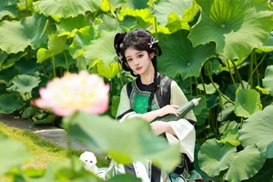 YiTuYu Vol.7399: Artistic Portraits of Bu Ke Ai De He He Miao - Art Language Photography Collection - image 11