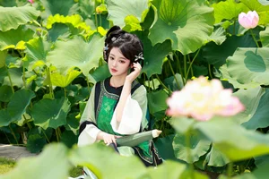 YiTuYu Vol.7399: Artistic Portraits of Bu Ke Ai De He He Miao - Art Language Photography Collection - image 9