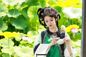YiTuYu Vol.7399: Artistic Portraits of Bu Ke Ai De He He Miao - Art Language Photography Collection - image 8