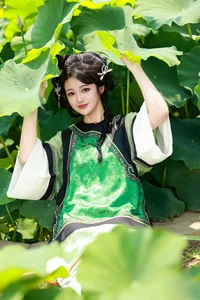 YiTuYu Vol.7399: Artistic Portraits of Bu Ke Ai De He He Miao - Art Language Photography Collection - image 14