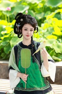YiTuYu Vol.7399: Artistic Portraits of Bu Ke Ai De He He Miao - Art Language Photography Collection - image 36