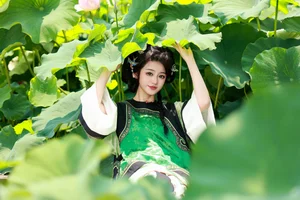 YiTuYu Vol.7399: Artistic Portraits of Bu Ke Ai De He He Miao - Art Language Photography Collection - image 50