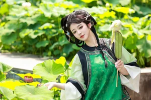YiTuYu Vol.7399: Artistic Portraits of Bu Ke Ai De He He Miao - Art Language Photography Collection - image 39