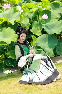 YiTuYu Vol.7399: Artistic Portraits of Bu Ke Ai De He He Miao - Art Language Photography Collection - image 26