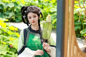 YiTuYu Vol.7399: Artistic Portraits of Bu Ke Ai De He He Miao - Art Language Photography Collection - image 46