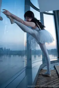 Ruan Qing XuiRen No.10575: Captivating Grace in a Pristine White Ballet Ensemble - image 2