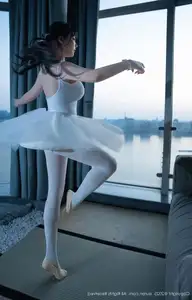Ruan Qing XuiRen No.10575: Captivating Grace in a Pristine White Ballet Ensemble - image 5