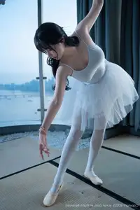 Ruan Qing XuiRen No.10575: Captivating Grace in a Pristine White Ballet Ensemble - image 19