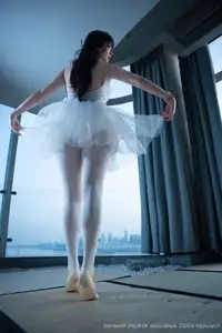 Ruan Qing XuiRen No.10575: Captivating Grace in a Pristine White Ballet Ensemble - image 12