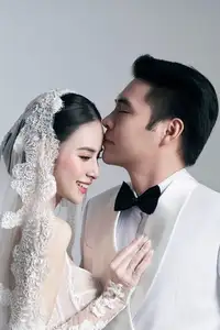 Model Huong Lien's Affectionate Wedding Photoshoot with Husband | Sweet Moments Revealed - image 8