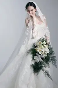 Model Huong Lien's Affectionate Wedding Photoshoot with Husband | Sweet Moments Revealed - image 3